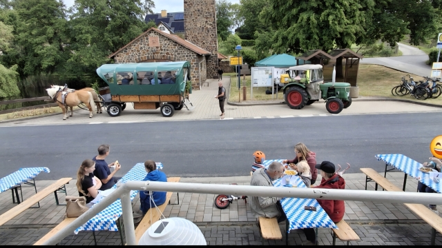 Titelmotiv M&auml;nnertag in Ballendorf vor dem Restaurant Haus 16