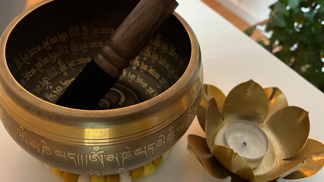 Titelmotiv Klangschalenreise mit &auml;therischen &Ouml;len