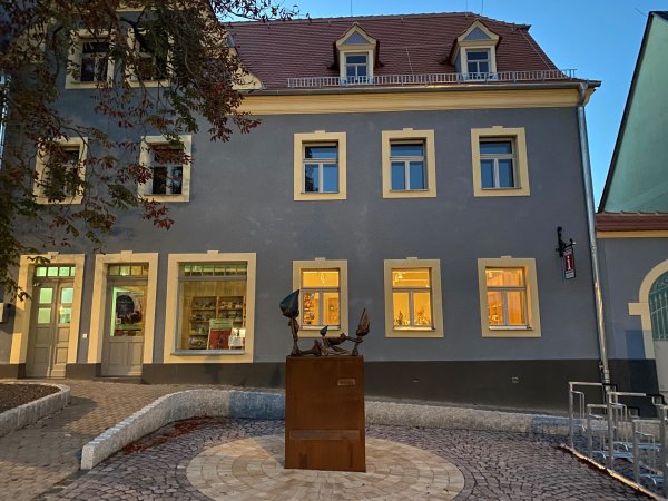 Bad Lausick TI abends beleuchtet | © Tourist-Information Bad Lausick