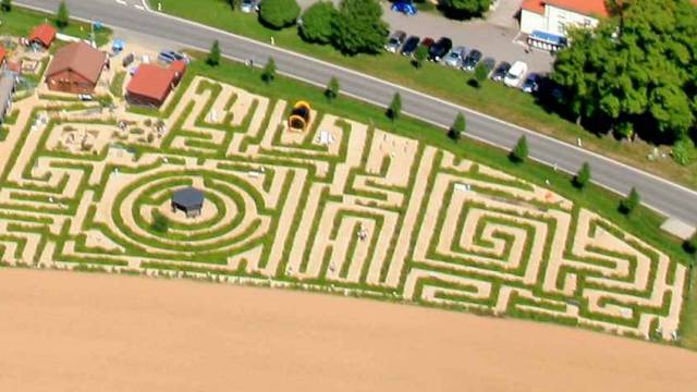 Draufsicht des Irrgarten der Sinne, bzw. das Labyrinth von oben