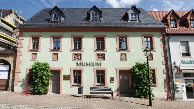 vollständige Frontansicht des Stadtmuseums