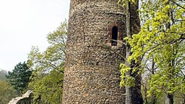 Bergfried der Burgruine in Kohren-Sahlis