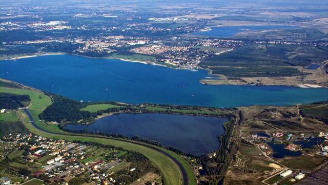 Draufsicht auf drei Seen im Neuseenland