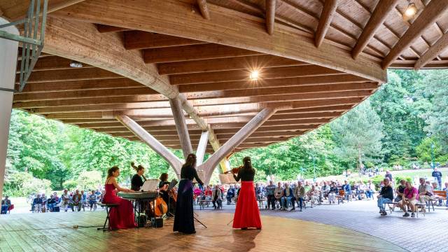 Frontansicht innerhalb der Freilichtbühne